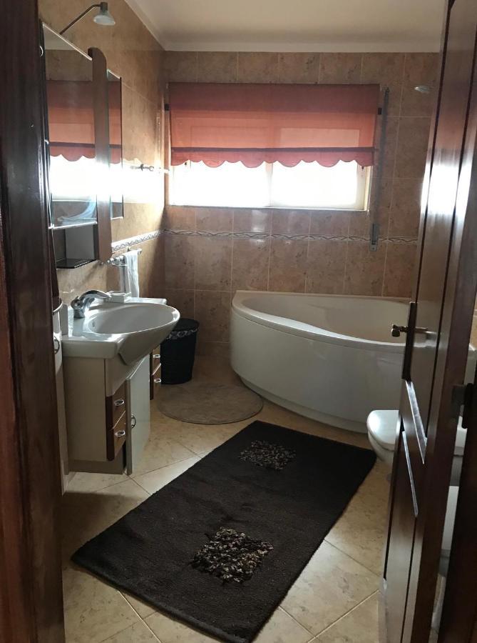 فيلا Moradia Com Piscina T4 إسبونسيندي المظهر الخارجي الصورة